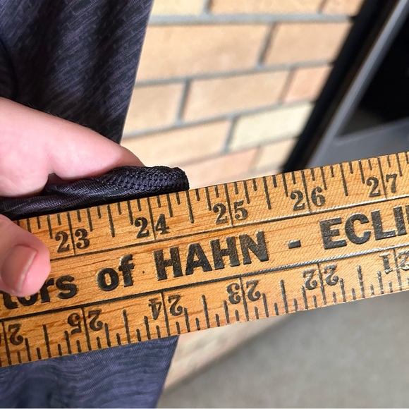 RHÔNE Tonal Training Short Sleeve Tee Purple Athletic Workout Men’s - Picture 5 of 5